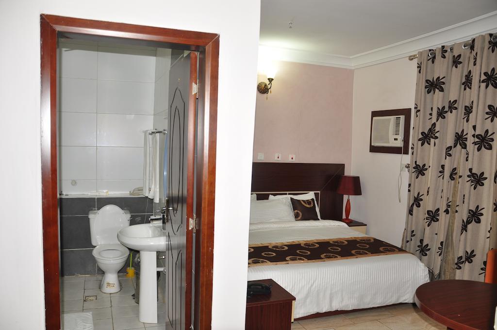 Top Rank Hotels Galaxy Abuja Room photo