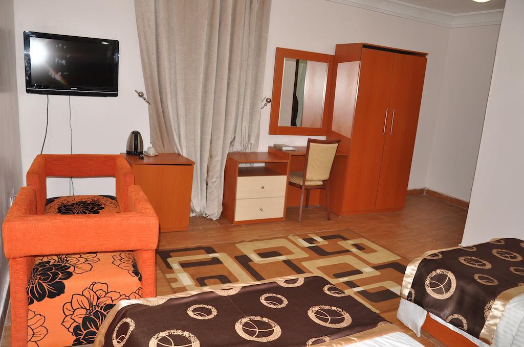 Top Rank Hotels Galaxy Abuja Room photo