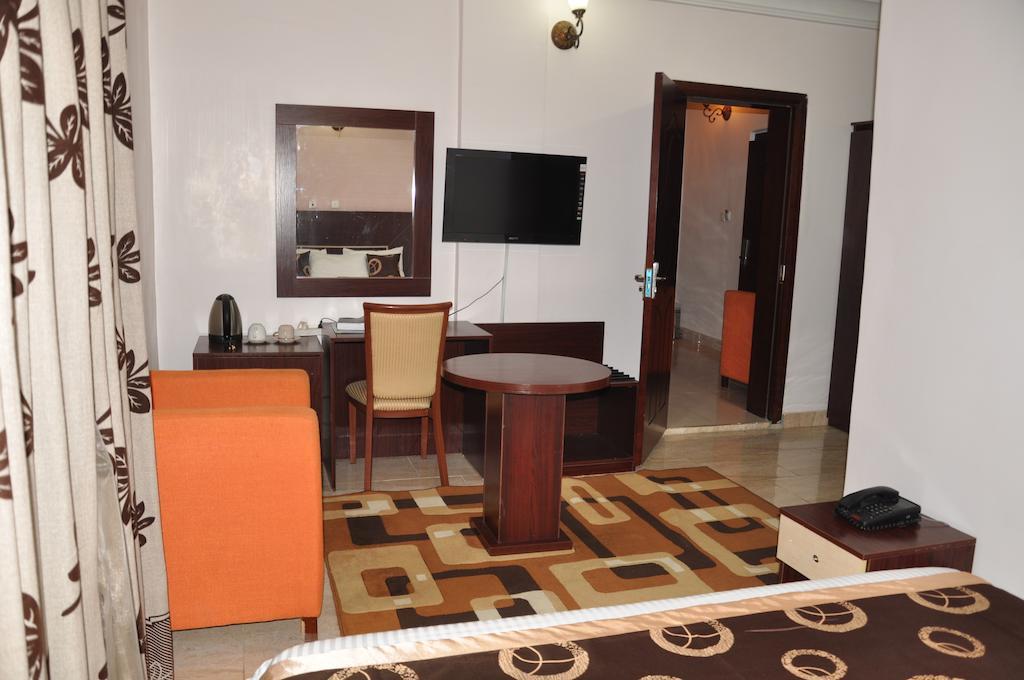 Top Rank Hotels Galaxy Abuja Room photo