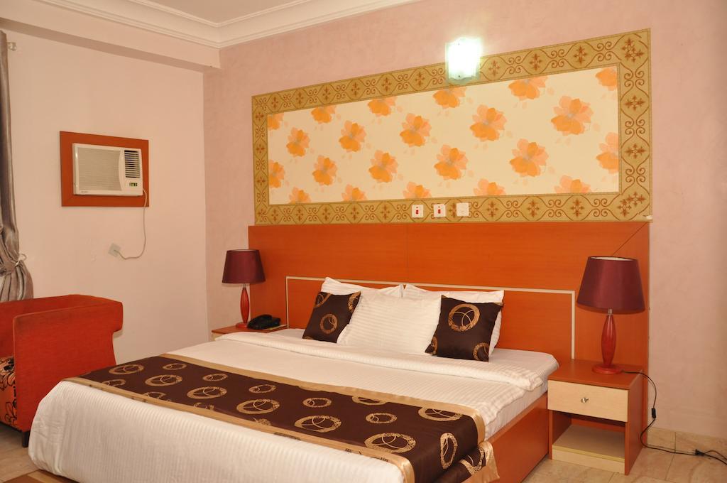 Top Rank Hotels Galaxy Abuja Room photo