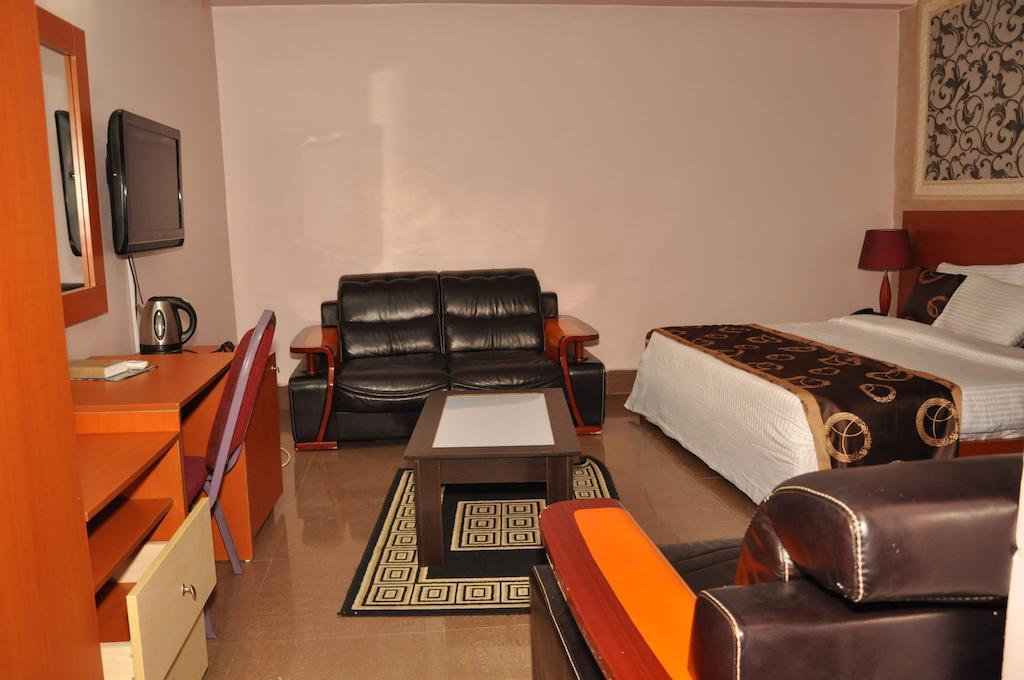 Top Rank Hotels Galaxy Abuja Room photo