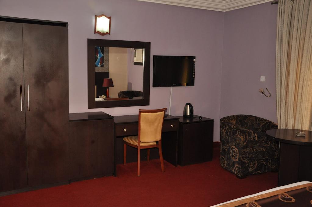 Top Rank Hotels Galaxy Abuja Room photo