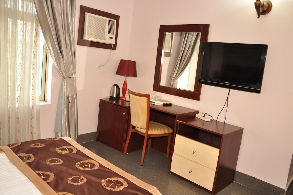 Top Rank Hotels Galaxy Abuja Room photo